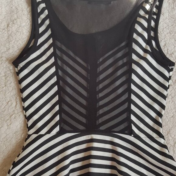 Pretty black and white peplum top. - Picture 6 of 6